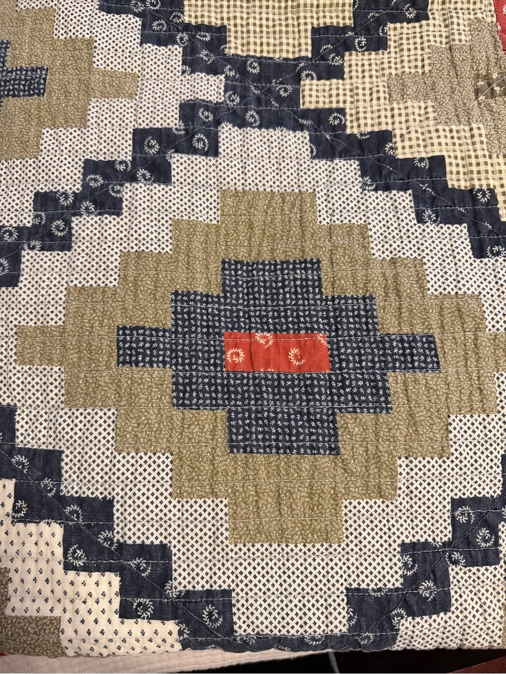 Farmhouse Patchwork Quilted Bedspread in Navy, Olive & Red - King Quilt